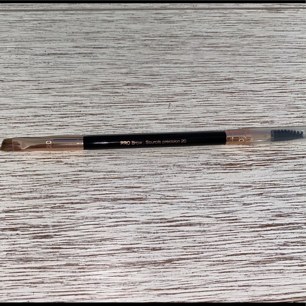 Sephora Pro brow bush #20